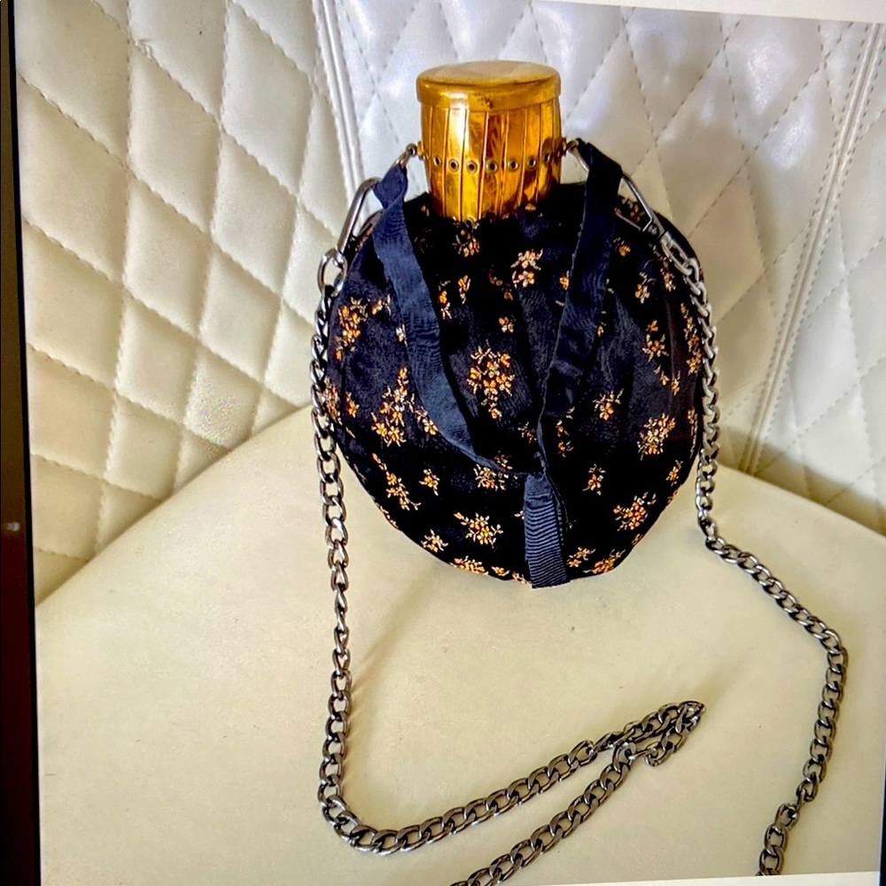 EUC Vintage Beggar’s Bag (Expandable)